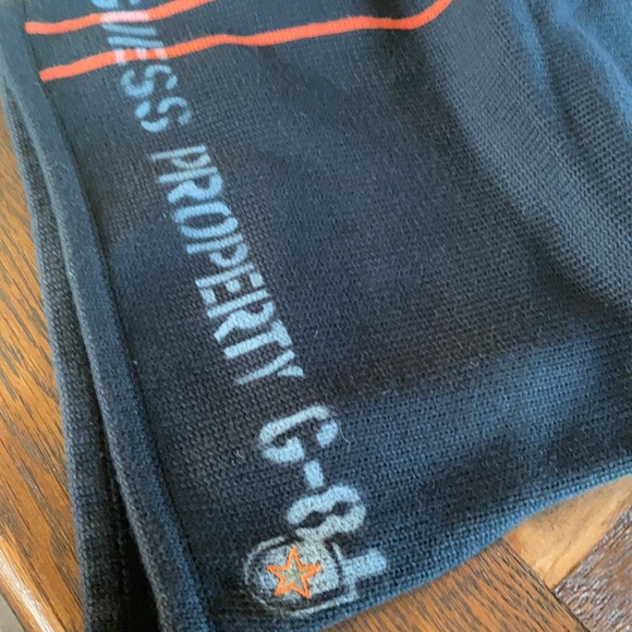 Guess Scarf - Picture 2 of 4